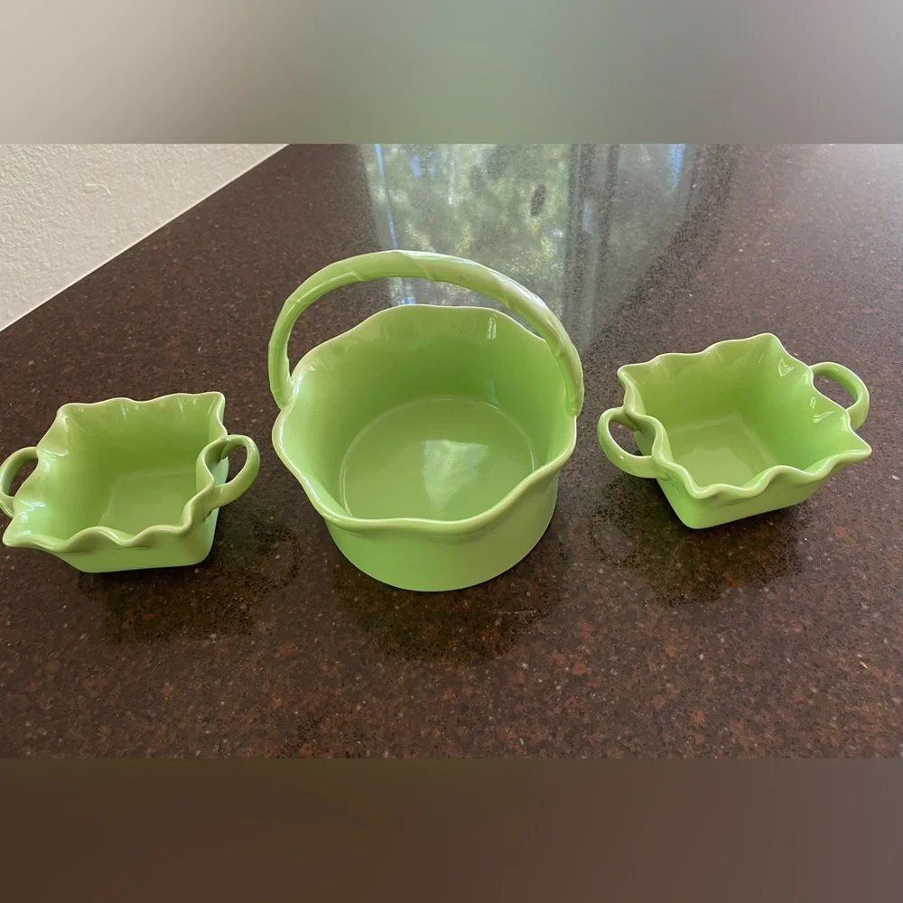 Crate&Barrel Vintage 2004 Green Stoneware Ruffle Basket Set of three items NWT